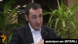 Сопредседатель Партии зеленых Джем Оздемир отвечает на вопросы Радио Азатутюн, Ереван, 16 марта 2015 г.