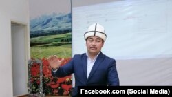 Манасчи Доолот Сыдыков. 