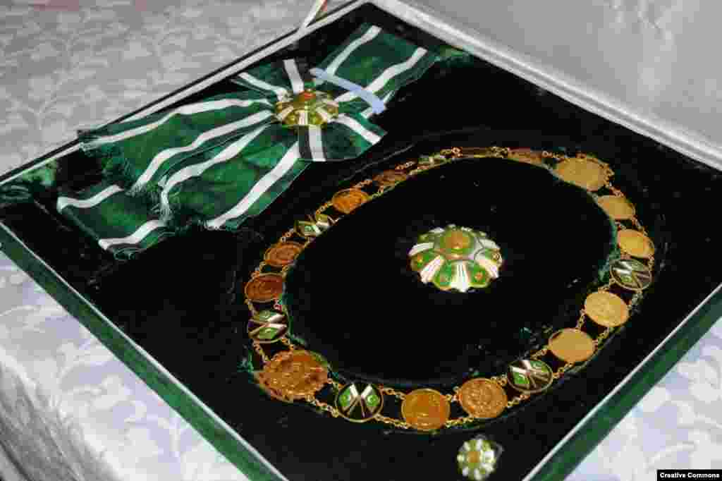 Орден Пакистану &nbsp; Ця нагорода зазвичай вручається щороку 14 серпня, в День незалежності Пакистану. Нагороду вручали гравцеві в крикет Даррену Семмі з Сент-Люсії за його &laquo;неоціненний вклад в пакистанський крикет&raquo;