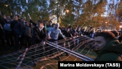 Протесты против строительства храма в сквере у Театра драмы в Екатеринбурге (архивное фото)