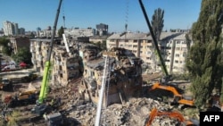 Киевде ракеталык чабуулдан көп кабаттуу үй жабыркады. 28-август, 2025-жыл. 