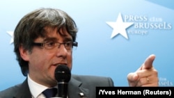 Каталониянын бийликтен четтетилген лидери Карлес Пучдемон Брюсселдеги маалымат жыйынында, 31-октябрь 2017-жыл. 