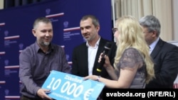 Архіўнае фота. Пераможца прэміі Ежы Гедройця Ігар Бабкоў (крайні зьлева)