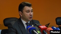 Пресс-секретарь правящей Республиканской партии Армении Эдуард Шармазанов (архив)