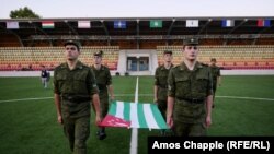 В ФФГ турнир в Абхазии игнорировали до тех пор, пока на одной из пресс-конференций матч-агенты ФИФА не заявили, что намерены оценить перспективы членства республики в Международной федерации футбола