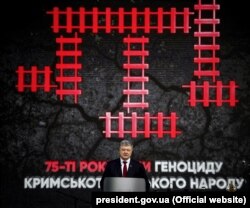Президент України Петро Порошенко під час відзначення Дня пам'яті жертв геноциду кримськотатарського народу. Київ, 18 травня 2019 року