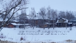 Набережная в новогоднем городе