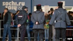 Адлер аэропортундагы күзөт. Сочи, 6-февраль, 2014-жыл.