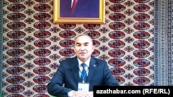 Deputatlyga dalaşgär Amanow Bekmyrat Annaberdiýewiç türkmen telewideniýesinde çykyş edýär.