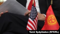 АКШ менен Кыргызстандын туулары.