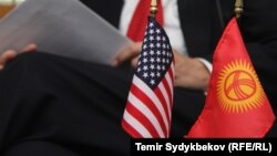 АКШ менен Кыргызстандын туулары.