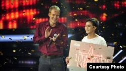 Атай 100 000 евро  баш байге жана Лас Вегаска жолдомонун ээси. Братислава, 28.11.2011