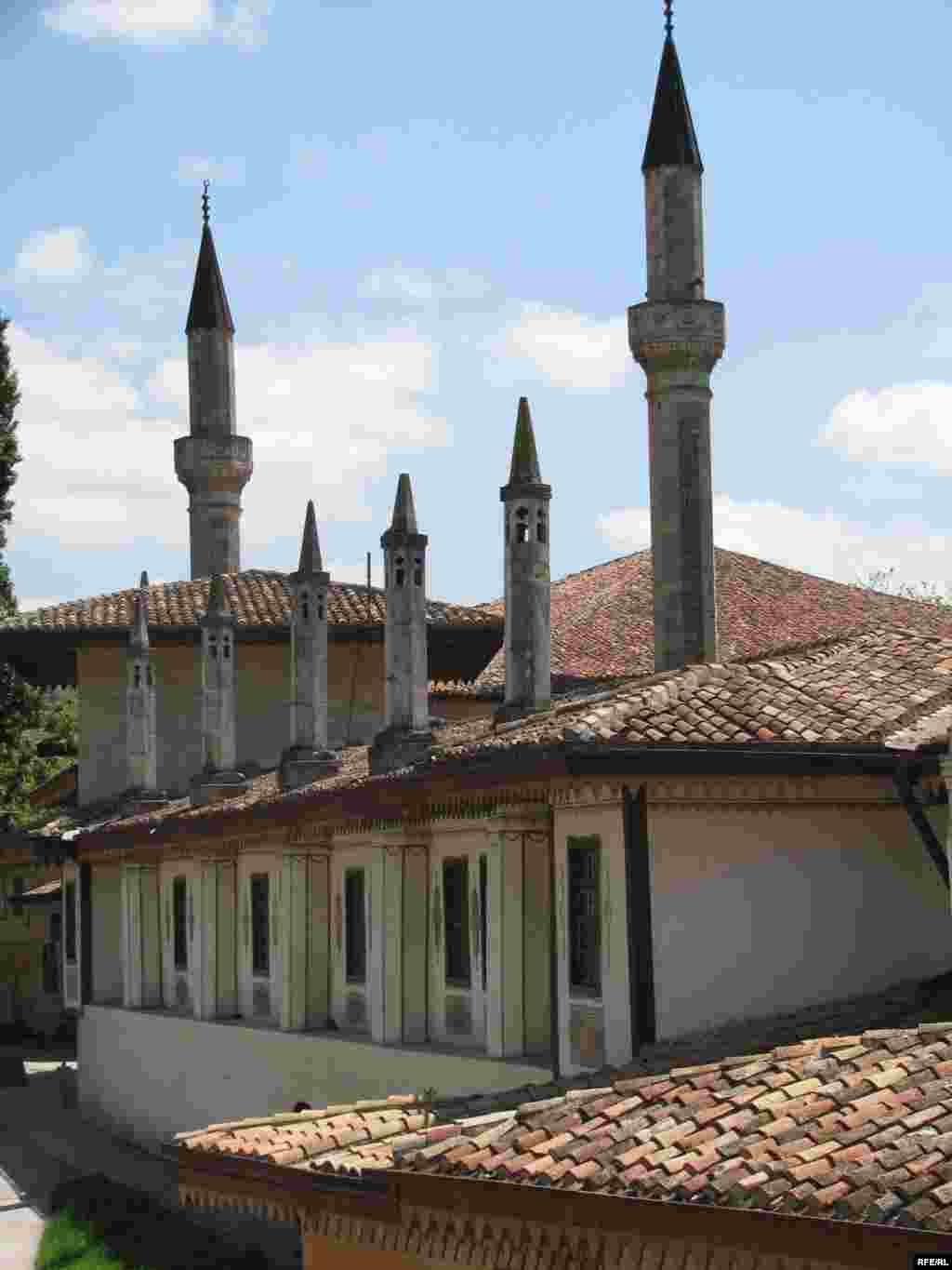 Бакчасарайда I Бөтендөнья Кырым татар Конгрессы ачылыш тантанасы