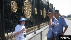 Укук коргоочулардын акцияларына тыюу салынып келген.