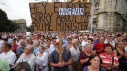 Hungary -- Thousands of people protest against the government's decision to extradite soldier Ramil Safarov, in Budapest, 04Sep2012