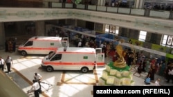 Arhiwden alnan surat. Öňki ýyllarda Aşgabatda geçirilen bir saglyk sergisinde düşürilen surat. 