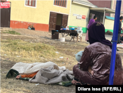 Среди задержанных мигрантов много женщин и детей.