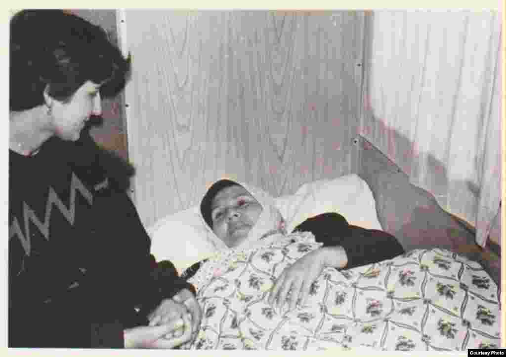 Фәүзия Бәйрәмова Ирек мәйданында ачлык тота