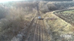 Мостове родовище танталових руд розташоване просто під полем у Маловисківському та Новомиргородському районах