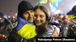 Ուկրաինա - Կիևի «Բորիսպոլ» օդանավակայանում դիմավորում են գերությունից ազատված զինվորականներին, 28-ը դեկտեմբերի, 2017թ․