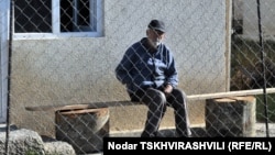 Чтобы расселить и обеспечить крышей над головой всех нуждающихся беженцев, потребуются немалые средства. В бюджете этого года подобных средств не предусмотрено. Несмотря на это, правительство заверяет, что новый закон будет реализован в полном объеме