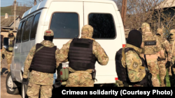 Вранці 17 грудня в Старому Криму російські силовики провели обшук вдома в кримського татарина Нарімана Аметова і затримали його (фото ілюстраційне)