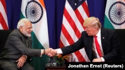 Индиянын премьер-министри Нарендра Моди менен АКШ президенти Дональд Трамп.