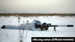 Ілюстраційне фото. Боєць Центру спеціальних операцій «А» Служби безпеки України в зоні бойових дій на Донбасі (архівне фото)