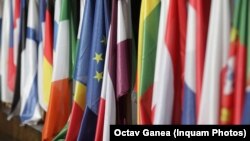 Ռումինիա - ԵՄ և անդամ պետությունների դրոշները Սիբիու քաղաքում, որտեղ անցկացվում է Միության ոչ պաշտոնական գագաթնաժողովը, 9-ը մայիսի, 2019թ․