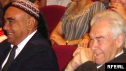 Onjuk Musaýew (çepde) we Myrat Garryýew