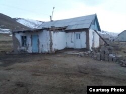 Здание ФАПа в селе Кара-Жылга.