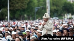 Бишкектеги айт намаздарынын бири.