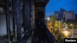 Ուկրաինա -Ռուսների հարվածի հետևանքով այրված պատշգամբը Կիևի բարձրահարկ շենքում, 10-ը հոկտեմբերի, 2025թ.