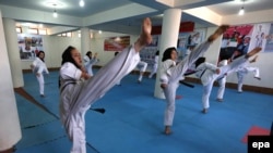 تصویر جنبهٔ تزئینی دارد 