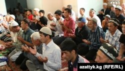 Ош шаарынын жана облусунун мечиттеринде окулган айт намаз. 10-сентябрь, 2010-жыл