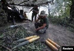 Українські артилеристи ведуть вогонь поблизу Покровська