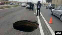 Bakıda çökən yol
