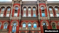 У НБУ очікують, що корекція офіційного курсу гривні матиме «лише обмежений вплив» на прискорення темпів зростання цін