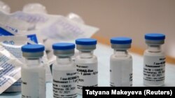 Препараты вакцины «Спутник-V», созданной российским центром имени Гамалеи.