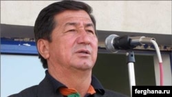 Кадыржан Батыров кайсы бир жыйында сөз сүйлөөдө. (сүрөт качан тартылганы белгисиз)