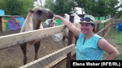Надежда Брюхова, основательница контактного сельского зоопарка в Темиртау. 26 июля 2015 года.