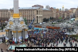 Студенти вимагають зближення з Європою. Майдан Незалежності у Києві, 26 листопада 2013 року