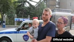 В начале августа туристическая милиция помогла найти забытые в такси документы группе американских туристов