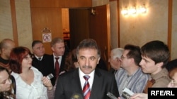 Анатолій Гриценко (у центрі)