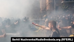 За словами речника МВС, поліція та нацгвардійці «були змушені застосувати поліцейські заходи примусу, зокрема спецзасоби»