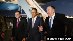 Минулого тижня державний секретар США Майк Помпео (праворуч) приїжджав до Багдада з неоголошеним візитом