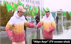 Президент Бердымухамедов передает эстафетную палочку сыну