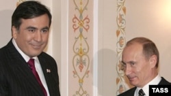 Владимира Путина вспоминали сегодня и в «Ахали Таоба», но по другому поводу – издание сравнивает новоизбранного российского президента с его грузинским коллегой Михаилом Саакашвили