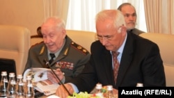 "Татарлар һәм яһүдләр" китабын тәкъдим итү кичәсендә Мәхмүт Гәрәев (с) һәм Ринат Мөхәммәдиев (у)