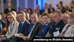 Марк Рутэ ( у цэнтры) на форуме ў Бухарэсьце 